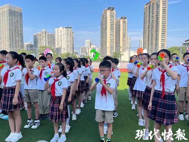 苏超常州队门将走进校园,“开学第一课”传递体育精神