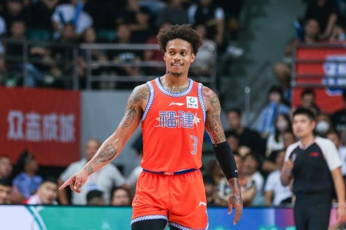 青岛队签下CBA老熟人，上赛季他依然有着超强的得分能力？