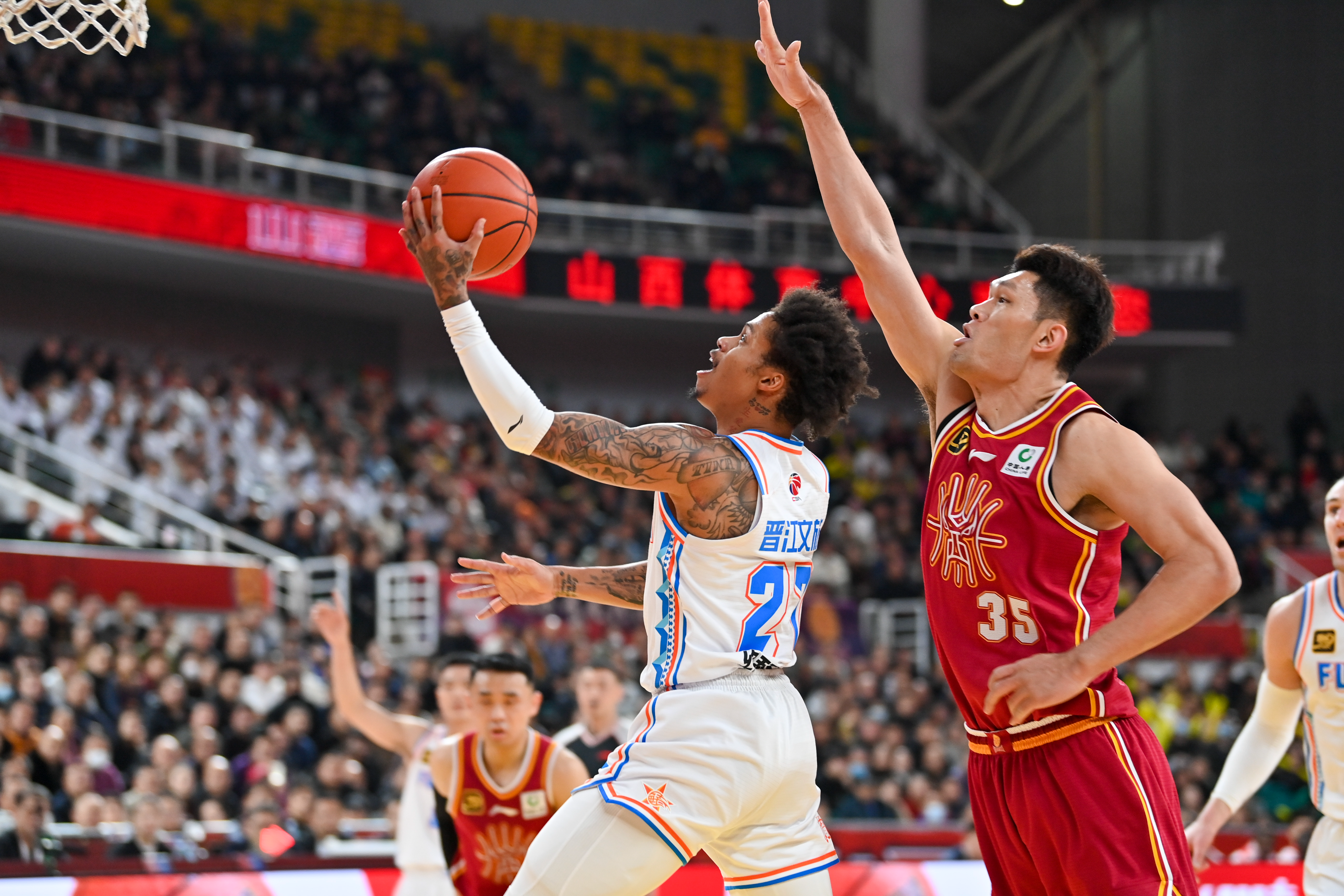 青岛队签下CBA老熟人，上赛季他依然有着超强的得分能力？